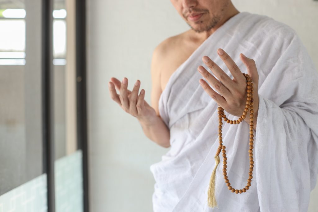 man performing 2 rakat namaz after preparing for umrah at masjis aisha