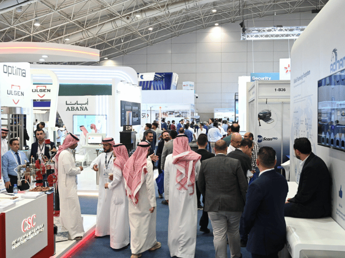Visitors networking at Saudi Arabia trade show exhibition with professional convention and trade show transportation services