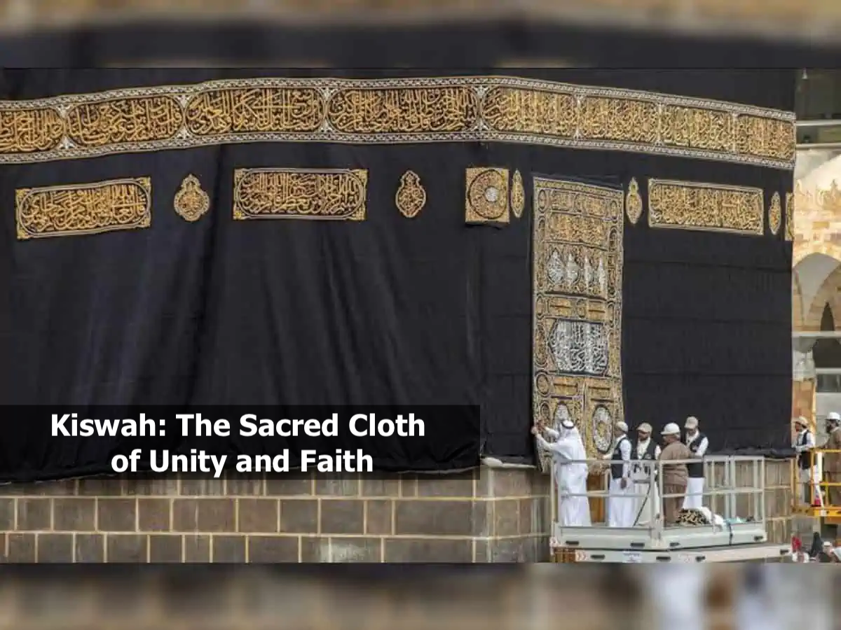 people changing the Kiswah Kaaba Cloth