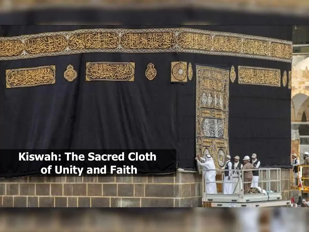 people changing the Kiswah Kaaba Cloth